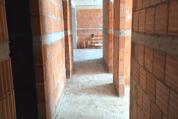 Shtepi ne shitje Apartament ne Tirane, 3+1, Mobilimi Bosh, pa mobiluar, Pagesa 255,000  Euro.
