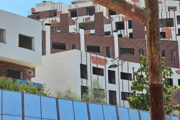 Shtepi ne shitje Apartament ne Tirane, 3+1, Mobilimi Bosh, pa mobiluar, Pagesa 255,000  Euro.