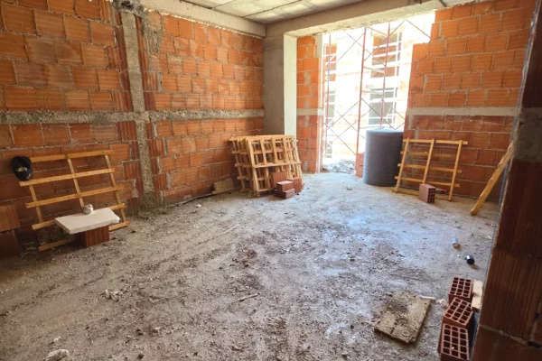 Shtepi ne shitje Apartament ne Tirane, 3+1, Mobilimi Bosh, pa mobiluar, Pagesa 255,000  Euro.
