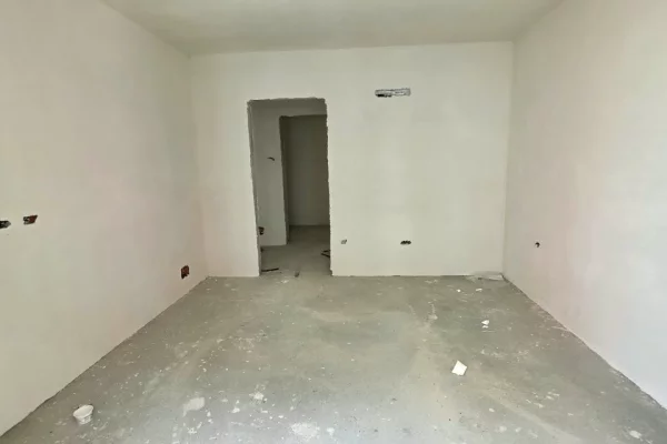 House for Sale Apartment in Tirana, 2+1, Furniture Emty, Payment 105,000  Euro.