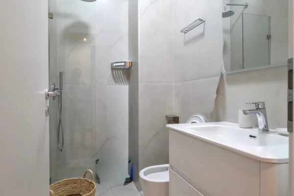 Shtepi me qera Apartament ne Tirane, 1+1, Mobilimi E mobiluar, Pagesa 50,000  Leke.