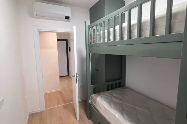 Shtepi me qera Apartament ne Tirane, 2+1, Mobilimi E mobiluar, Pagesa 75,000  Leke.