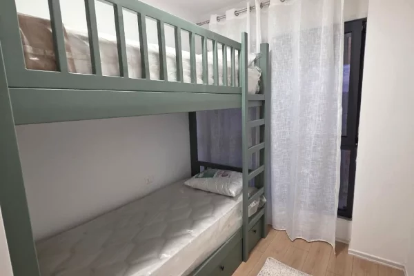 Shtepi me qera Apartament ne Tirane, 2+1, Mobilimi E mobiluar, Pagesa 75,000  Leke.