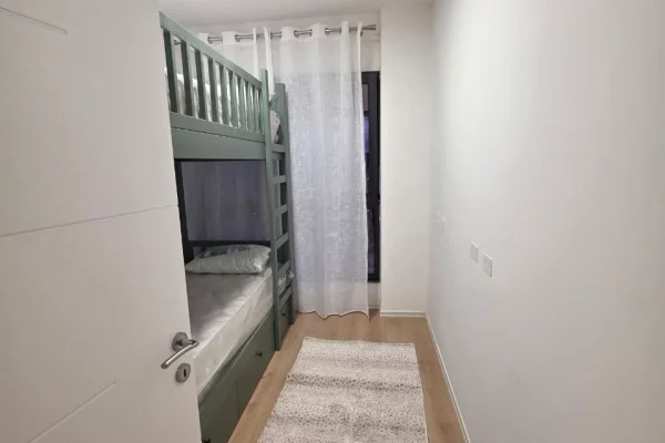 Shtepi me qera Apartament ne Tirane, 2+1, Mobilimi E mobiluar, Pagesa 75,000  Leke.