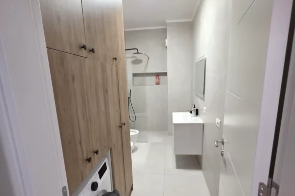 Shtepi me qera Apartament ne Tirane, 2+1, Mobilimi E mobiluar, Pagesa 75,000  Leke.