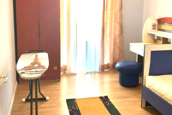 Shtepi me qera Apartament ne Tirane, 2+1, Mobilimi E mobiluar, Pagesa 65,000  Leke.
