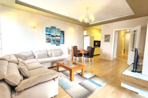 Me Qera: 2+1+2wc (117 M2) 📍 Liqeni I Thate (Rr. Peti) | Pamje Panoramike || 65,000 Leke/Muaj