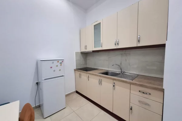 Shtepi me qera Apartament ne Tirane, 1+1, Mobilimi E mobiluar, Pagesa 38,000  Leke.