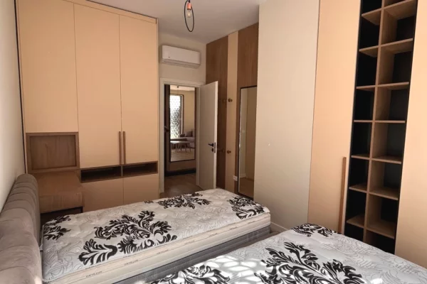 Shtepi me qera Apartament ne Tirane, 2+1, Mobilimi E mobiluar, Pagesa 90,000  Leke.
