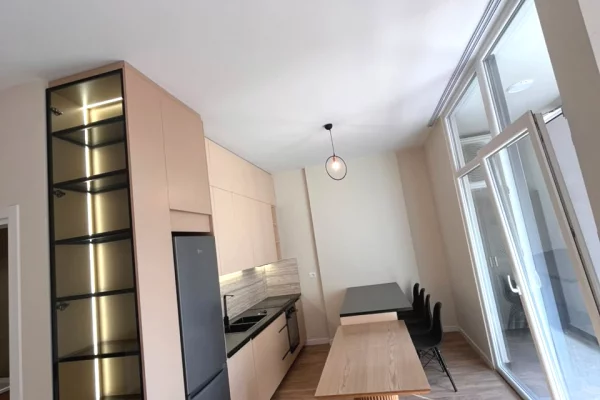 Shtepi me qera Apartament ne Tirane, 2+1, Mobilimi E mobiluar, Pagesa 90,000  Leke.