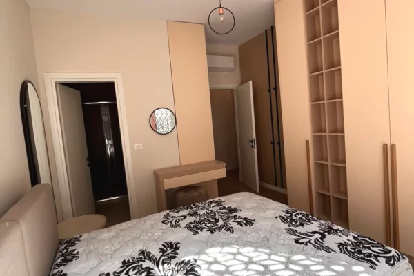 Shtepi me qera Apartament ne Tirane, 2+1, Mobilimi E mobiluar, Pagesa 90,000  Leke.