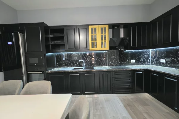 Shtepi me qera Apartament ne Tirane, 3+1, Mobilimi E mobiluar, Pagesa 1,300  Euro.