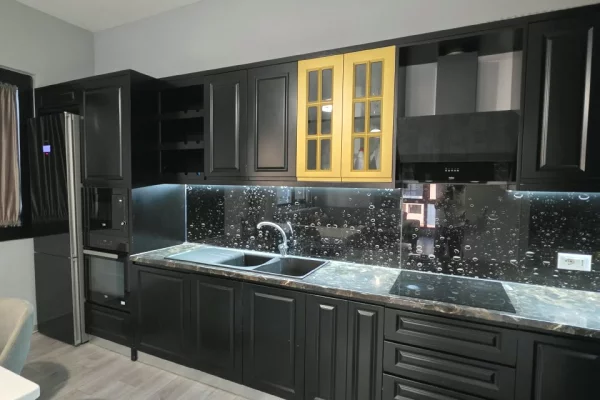 Shtepi me qera Apartament ne Tirane, 3+1, Mobilimi E mobiluar, Pagesa 1,300  Euro.