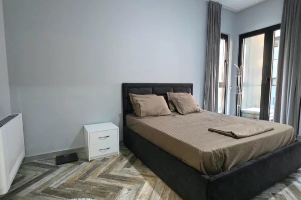 Shtepi me qera Apartament ne Tirane, 3+1, Mobilimi E mobiluar, Pagesa 1,300  Euro.