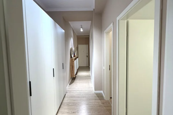 Casa in vendita Appartamento a Tirana, 2+1, Ambiente Arredato, Pagamento 332,000  Euro.