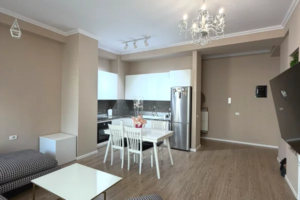Casa in vendita Appartamento a Tirana, 2+1, Ambiente Arredato, Pagamento 332,000  Euro.