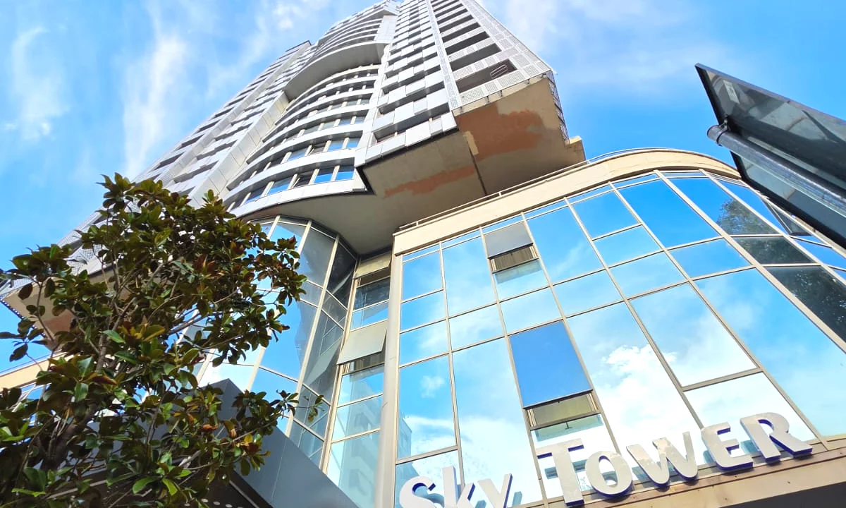 Me Qera: ZYRE PREMIUM NE ZEMER TE BLLOKUT | SKY TOWER (OPEN SPACE) 📍 SKY TOWER – BLLOK || 1600 Euro/Muaj