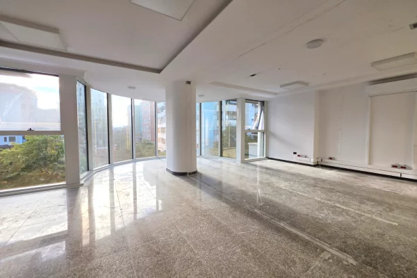 Me Qera: ZYRE PREMIUM NE ZEMER TE BLLOKUT | SKY TOWER (OPEN SPACE) 📍 SKY TOWER – BLLOK || 1600 Euro/Muaj
