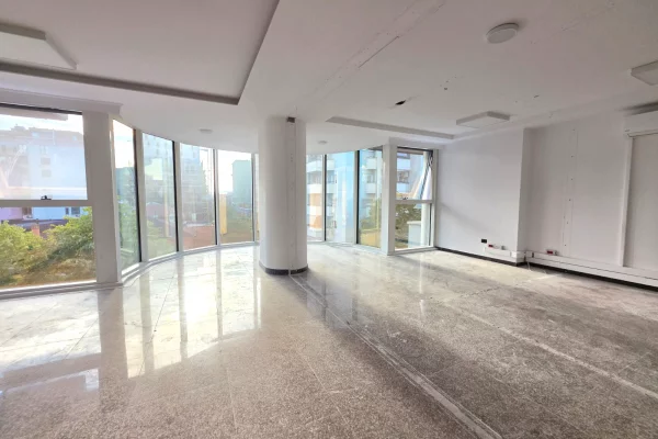 Me Qera: ZYRE PREMIUM NE ZEMER TE BLLOKUT | SKY TOWER (OPEN SPACE) 📍 SKY TOWER – BLLOK || 1600 Euro/Muaj