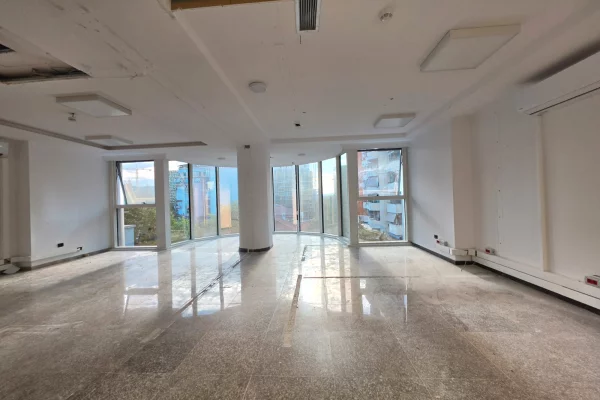 Me Qera: ZYRE PREMIUM NE ZEMER TE BLLOKUT | SKY TOWER (OPEN SPACE) 📍 SKY TOWER – BLLOK || 1600 Euro/Muaj