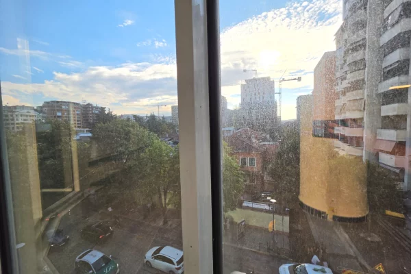 Me Qera: ZYRE PREMIUM NE ZEMER TE BLLOKUT | SKY TOWER (OPEN SPACE) 📍 SKY TOWER – BLLOK || 1600 Euro/Muaj