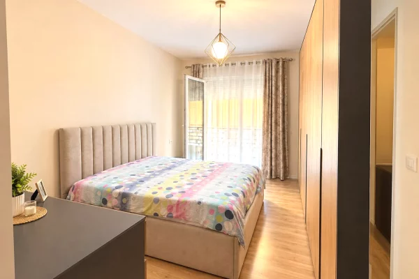 Shtepi me qera Apartament ne Tirane, 2+1, Mobilimi E mobiluar, Pagesa 65,000  Leke.