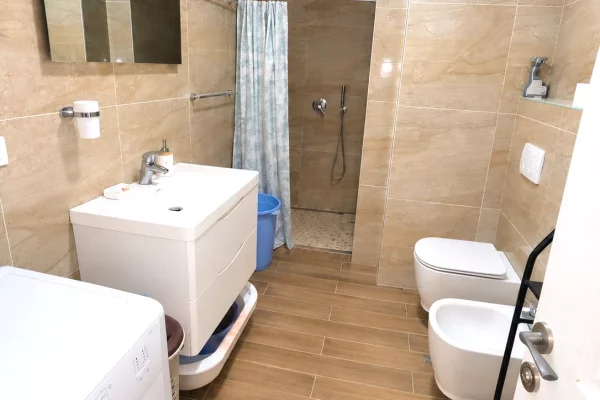 Shtepi me qera Apartament ne Tirane, 2+1, Mobilimi E mobiluar, Pagesa 65,000  Leke.