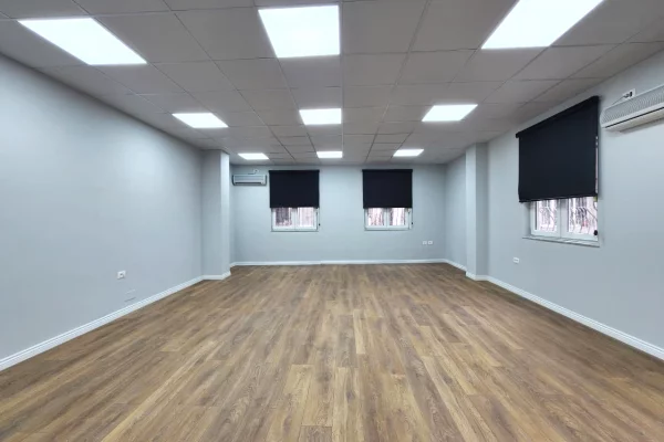 Me Qera: Zyre (K. 2)📍Qender/ Perballe Toptanit | Open Space - 110 m2 🔥 75,000 Leke/Muaj