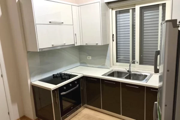 Shtepi me qera Apartament ne Tirane, 2+1, Mobilimi E mobiluar, Pagesa 55,000  Leke.