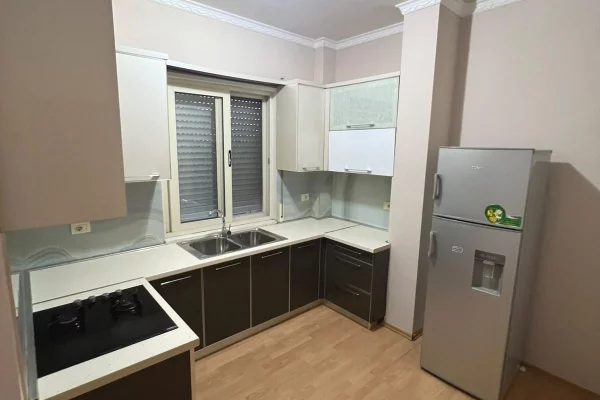 Shtepi me qera Apartament ne Tirane, 2+1, Mobilimi E mobiluar, Pagesa 55,000  Leke.