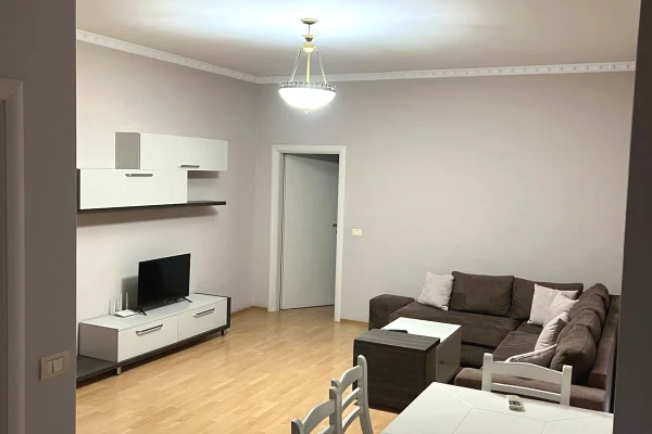 Shtepi me qera 2+1 ne Tirane - 55,000 Leke