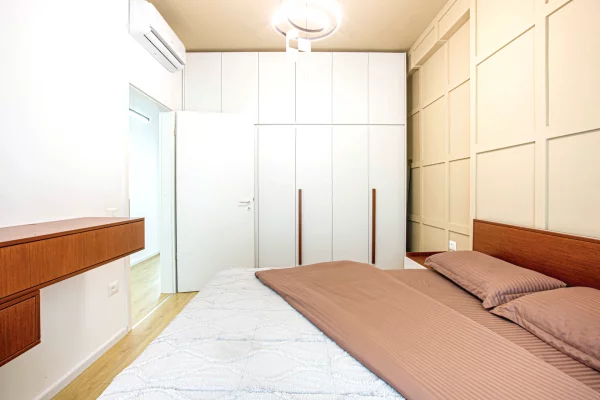 Shtepi me qera Vila Luksoze ne Tirane, 4+1, Mobilimi E mobiluar, Pagesa 2,000  Euro.