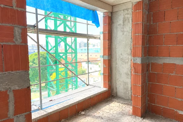 Shtepi ne shitje Apartament ne Tirane, 1+1, Mobilimi Bosh, pa mobiluar, Pagesa 131,000  Euro.