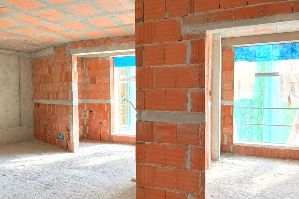 Shtepi ne shitje Apartament ne Tirane, 1+1, Mobilimi Bosh, pa mobiluar, Pagesa 131,000  Euro.