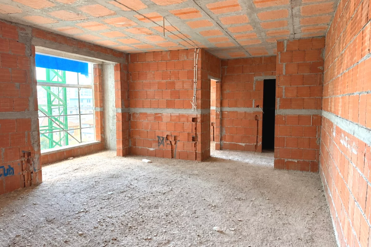 Shtepi ne shitje Apartament ne Tirane, 1+1, Mobilimi Bosh, pa mobiluar, Pagesa 131,000  Euro.