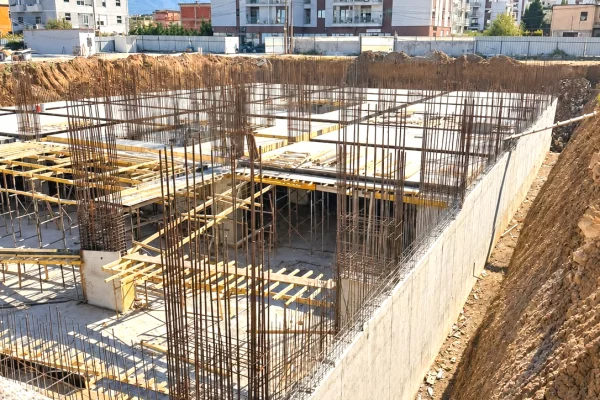 Shtepi ne shitje Apartament ne Tirane, 1+1, Mobilimi Bosh, pa mobiluar, Pagesa 87,000  Euro.