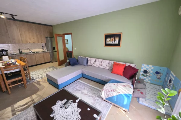 Shtepi ne shitje Apartament ne Tirane, 2+1, Mobilimi E mobiluar, Pagesa 259,000  Euro.