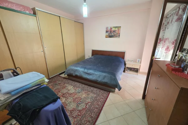 Shtepi ne shitje Apartament ne Tirane, 2+1, Mobilimi E mobiluar, Pagesa 259,000  Euro.