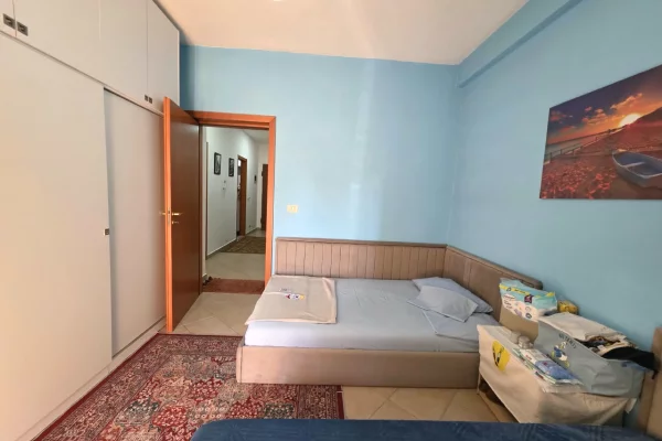 Shtepi ne shitje Apartament ne Tirane, 2+1, Mobilimi E mobiluar, Pagesa 259,000  Euro.