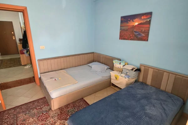 Shtepi ne shitje Apartament ne Tirane, 2+1, Mobilimi E mobiluar, Pagesa 259,000  Euro.