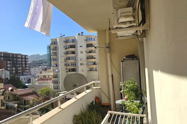 Shtepi ne shitje Apartament ne Tirane, 2+1, Mobilimi E mobiluar, Pagesa 259,000  Euro.