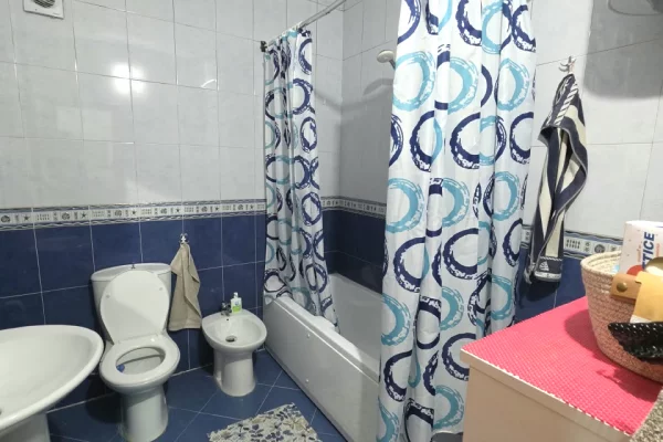 Shtepi ne shitje Apartament ne Tirane, 2+1, Mobilimi E mobiluar, Pagesa 259,000  Euro.