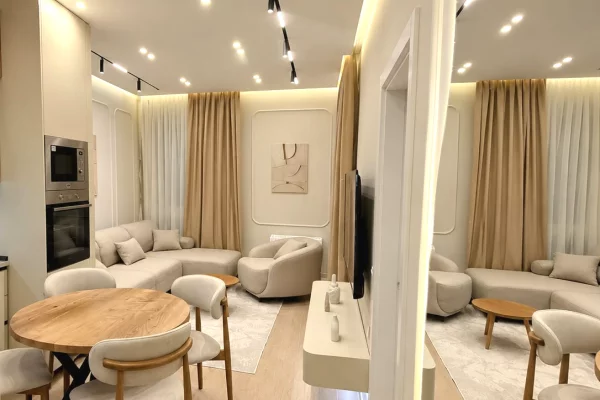ME QERA: 1+1 📍 Buze Bulevardit te Ri - Altura Trade center || 70,000 Leke/Muaj - KT.4 - Rezidence e Re V.2026 - SP.80m² || Pamje e Hapur ⚜️