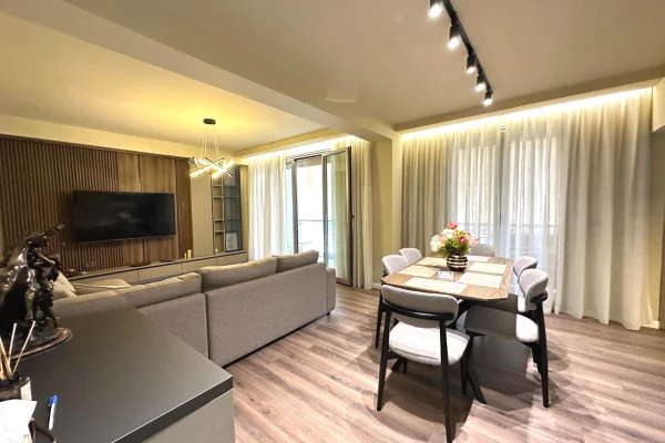 Shtepi me qera Apartament ne Tirane, 2+1, Mobilimi E mobiluar, Pagesa 2,500  Euro.