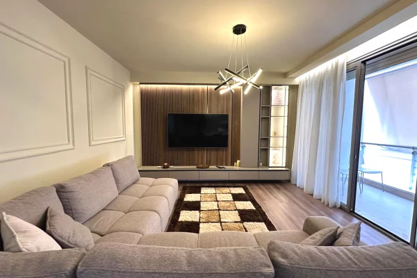 Shtepi me qera 2+1 ne Tirane - 2,500 Euro