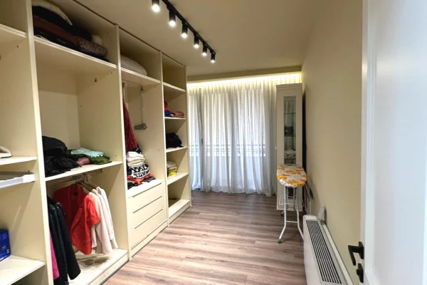 Shtepi me qera Apartament ne Tirane, 2+1, Mobilimi E mobiluar, Pagesa 2,500  Euro.