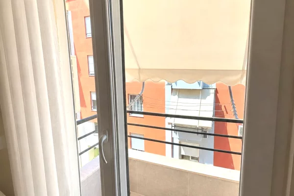 Shtepi me qera Apartament ne Tirane, 2+1, Mobilimi E mobiluar, Pagesa 60,000  Leke.