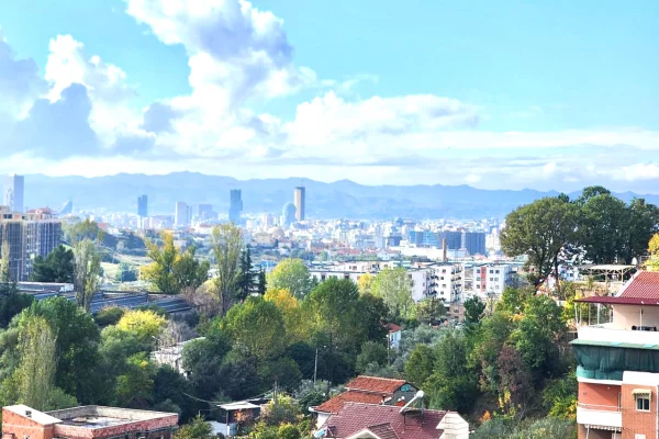Shtepi me qera Apartament ne Tirane, 1+1, Mobilimi E mobiluar, Pagesa 40,000  Leke.