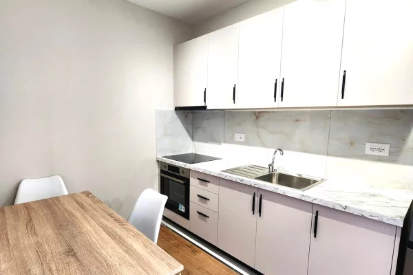 Shtepi me qera Apartament ne Tirane, 1+1, Mobilimi E mobiluar, Pagesa 40,000  Leke.