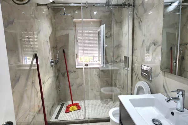 Shtepi me qera Apartament ne Tirane, 2+1, Mobilimi E mobiluar, Pagesa 60,000  Leke.